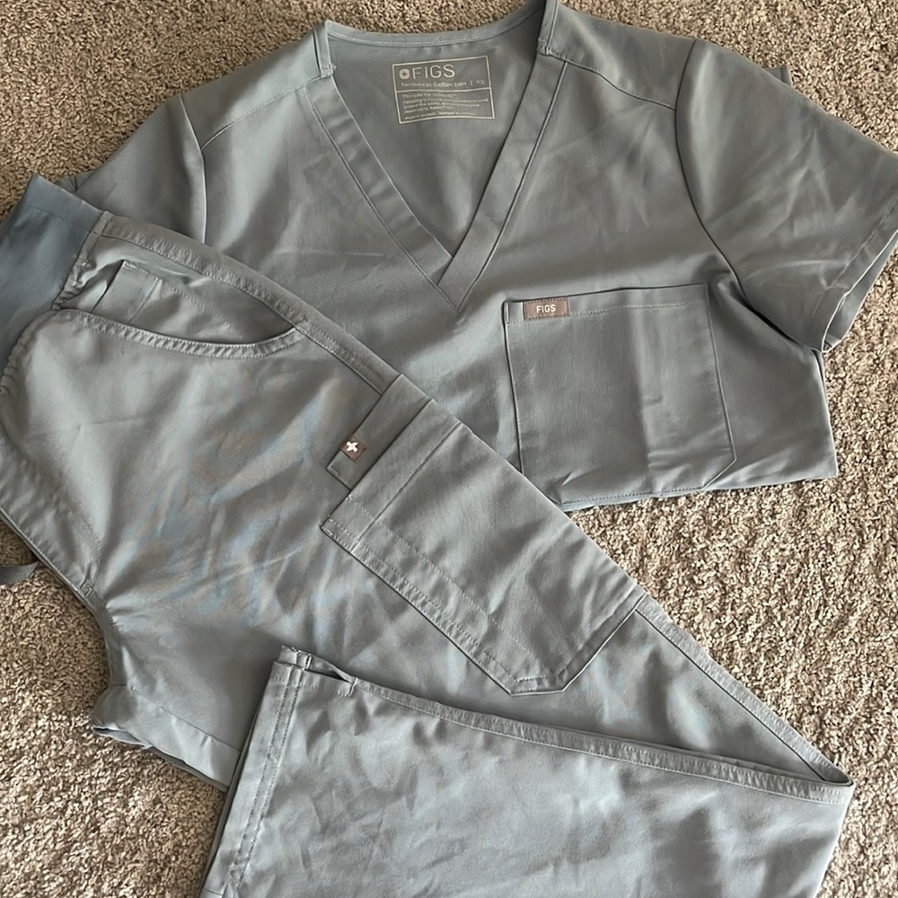FIGS Scrub Set